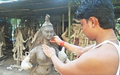 ドゥルガ女神祭の準備進行中