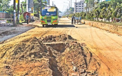 開発で荒れるチッタゴン道路