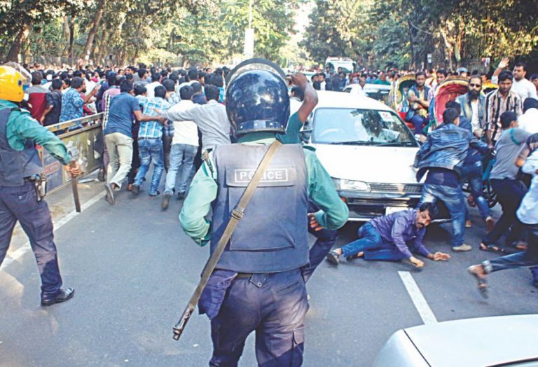 BNPの男性、警察は都市で衝突する