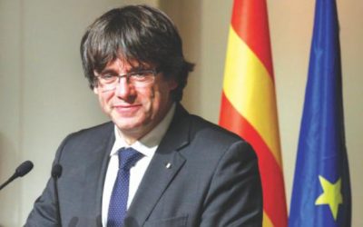 スペイン、元指導者の令状撤回