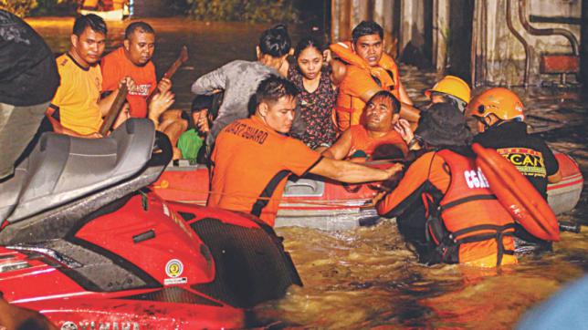 フィリピン熱帯雨：洪水、土砂崩れ182