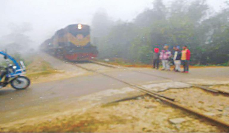 危険な鉄道の交差点