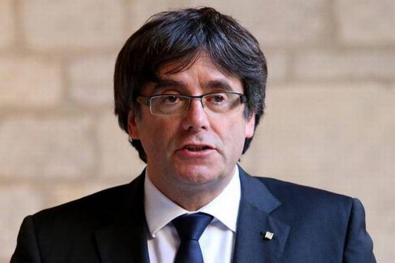 講演者はカタルーニャの大統領としてPuigdemontを提案する