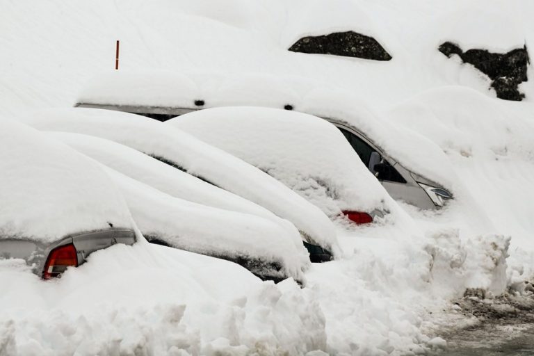 重度の冬の嵐が米国、欧州で14人の命を奪う