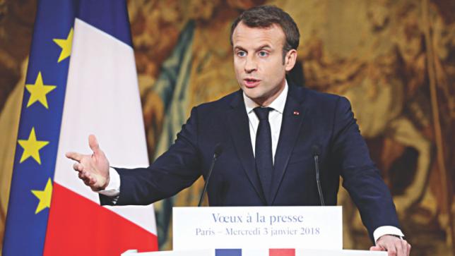 Macronは偽のニュースと戦う法律を策定する