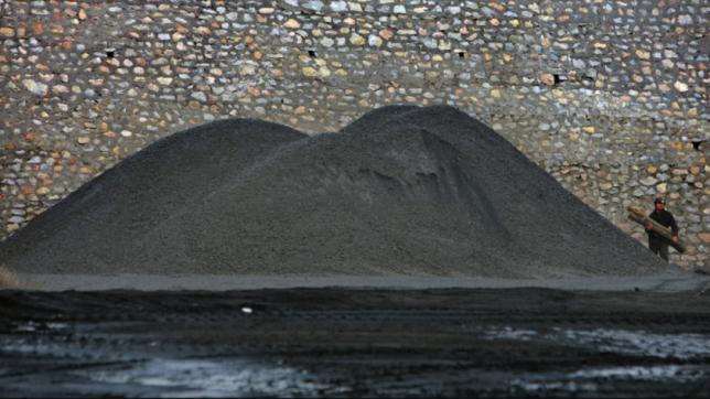 アジアの石炭価格は、巨大な船積み渋滞の中で、