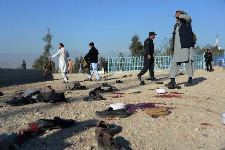 15人がアフガニスタンの葬儀で自爆攻撃で死亡