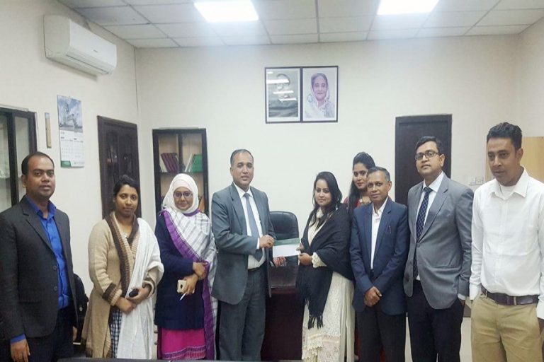 BIFFLはバングラデシュ銀行の女性起業家借り換え制度の下で最初の融資を行った