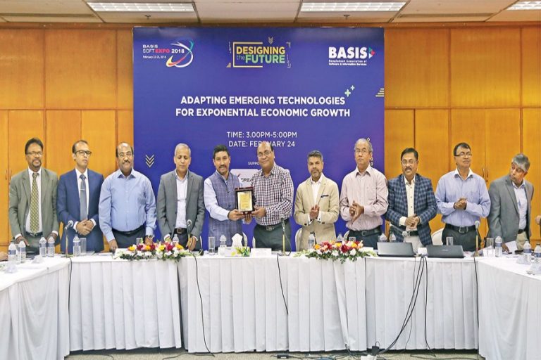 「指数的経済成長のための新興技術の適応」に関する円卓会議