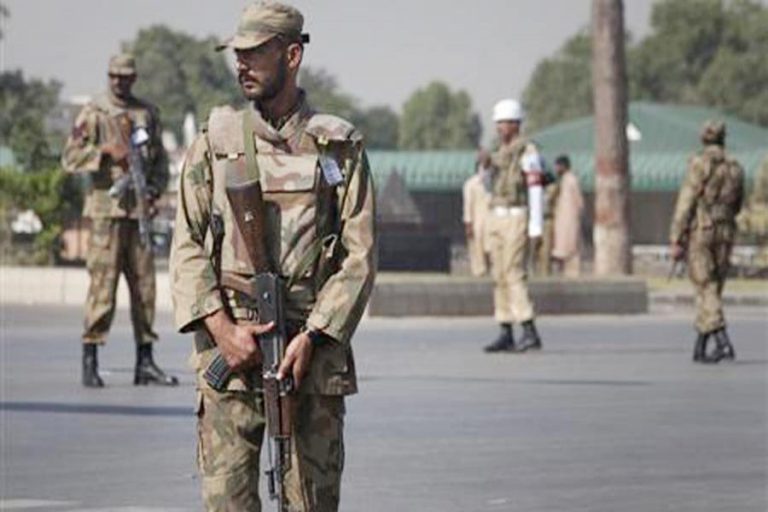 パキスタン兵11人が殺害された自爆テロ