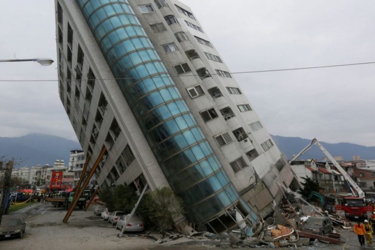 台湾の地震が建物の洞窟で6人を殺した