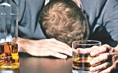 認知症のリスク上昇に結びつく慢性的な飲酒