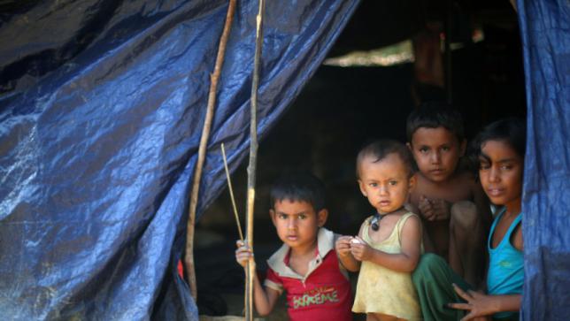 Rohingyaの子供の苦しんでいる声を聞く