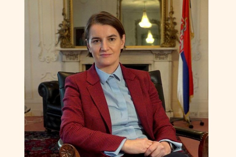 セルビア人のPMが辞任する