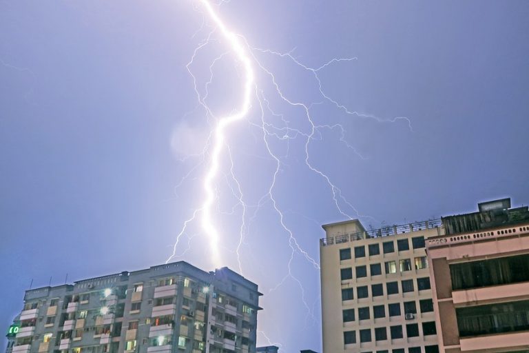 落雷で8県14人死亡