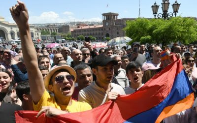 アルメニア人は市民の不服従で首都を閉鎖