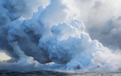 溶岩が海に流れ込むと、致命的な酸の雲がハワイを越えて上昇する