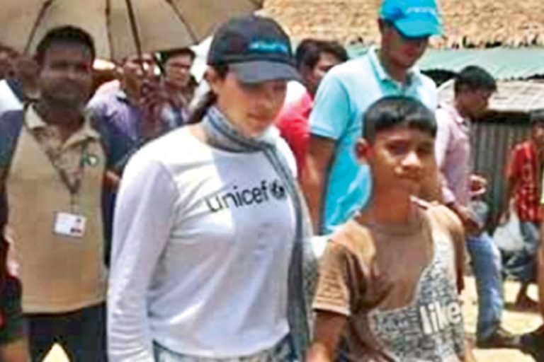 Priyankaは3つのRohingyaキャンプを訪問する