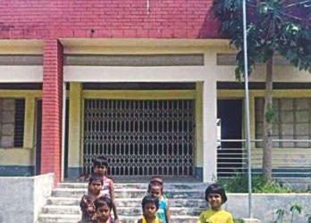 Govtの小学校は7人の学生で運営されています
