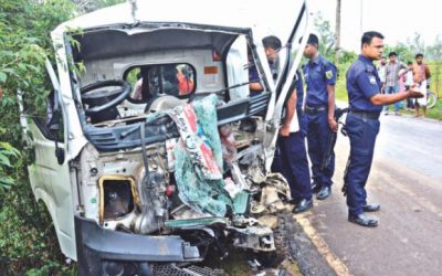 道路事故は12人の命を奪う