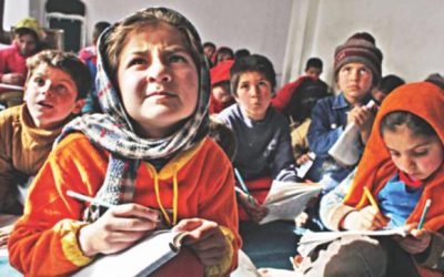 学校外のアフガニスタンの子どものほぼ半分