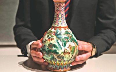 屋根裏部屋にある中国の花瓶は1900万ドルで売られています
