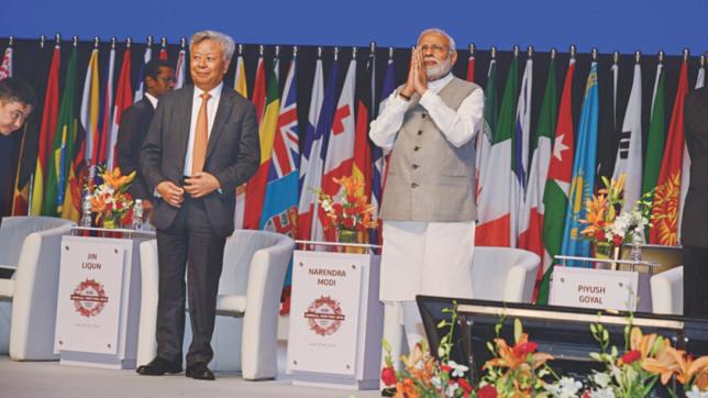 インドは、AIIBに2020年までに40億ドルに貸出を拡大するよう促す