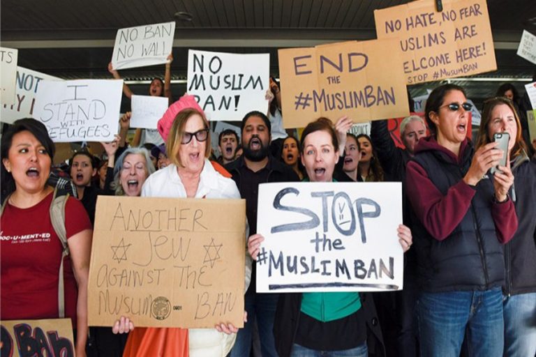 イスラム教徒の旅行禁止に反対する人々