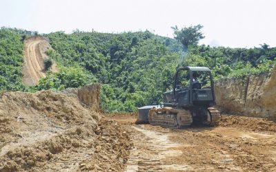 丘陵は住宅のために荒廃した