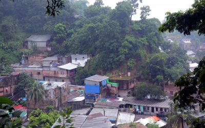 豪雨は、ランガマティの低地に浸水する