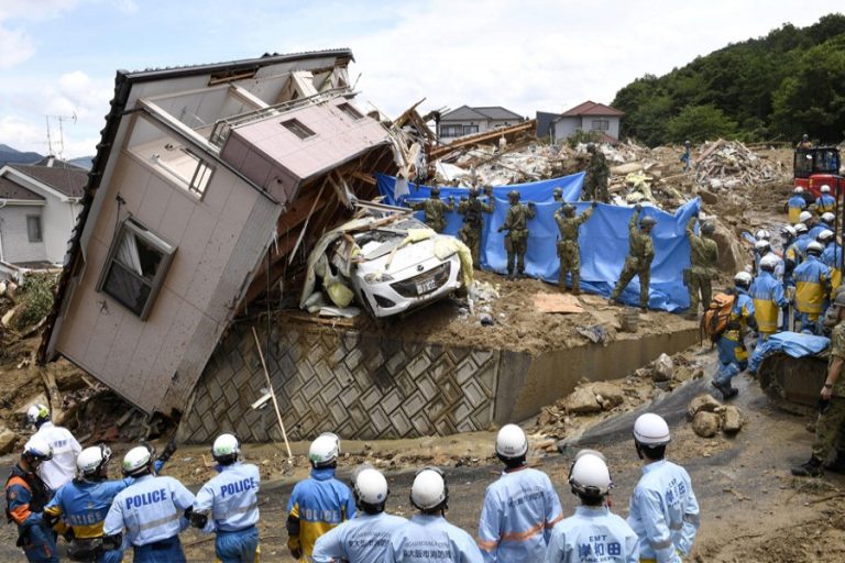 死亡者数は日本の洪水で114に上昇