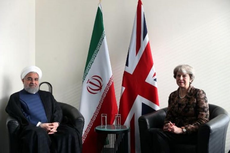 刑務所に入れられた英国 – イランの女性を解放するためにルハニを押すかもしれない
