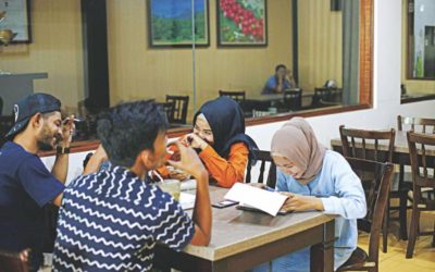 インドネシアの地区は男性、女性が一緒に食事を禁止する