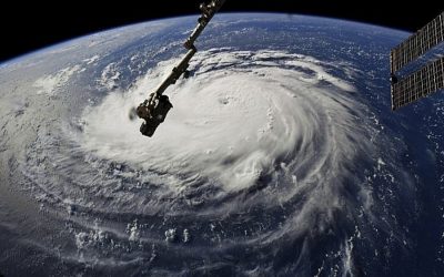 ハリケーン・フィレンツェが米国東海岸を襲って逃げる百万を超える