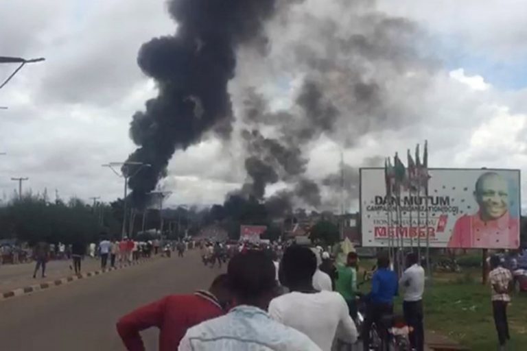 ナイジェリアのガスタンカー爆発で35人が死亡