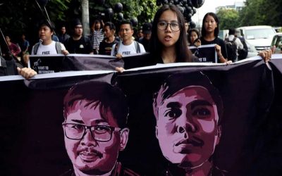 デモ参加者はミャンマーにロイターのジャーナリストを解放するよう求める