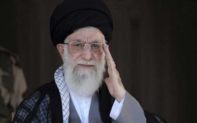 ハメネイは戦争は起こりそうもないと言っているが、イランの防衛を強化するよう求めている