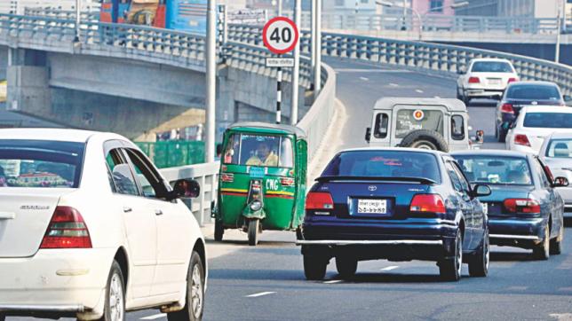 ダッカの道路での終わりのない障害