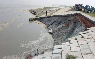 突然の水位低下がジャムナ堤防を侵食する