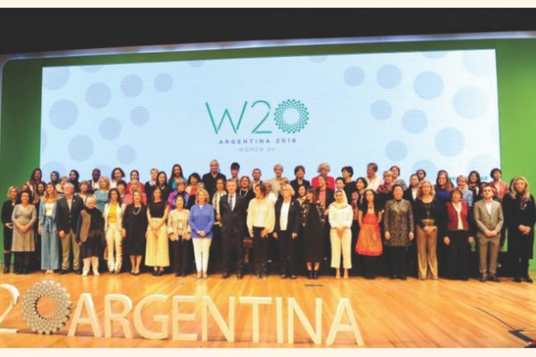 G20女性サミットは農村女性の権利を求める