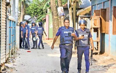 Narsingdiの「戦闘機の隠れ家」で2人が警察に襲撃された