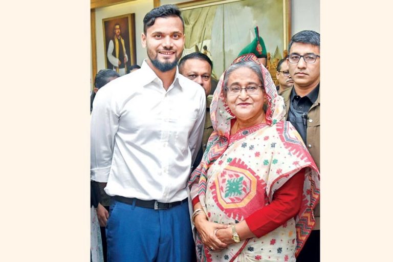 首相とアワミ連盟のシェイク・ハシナ（Sheikh Hasina）首相の祝福を求めるクリッカー・マシュラフ・ビン・ムルターザ