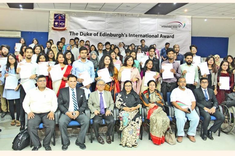 107人の学生がエジンバラ国際公爵賞を獲得