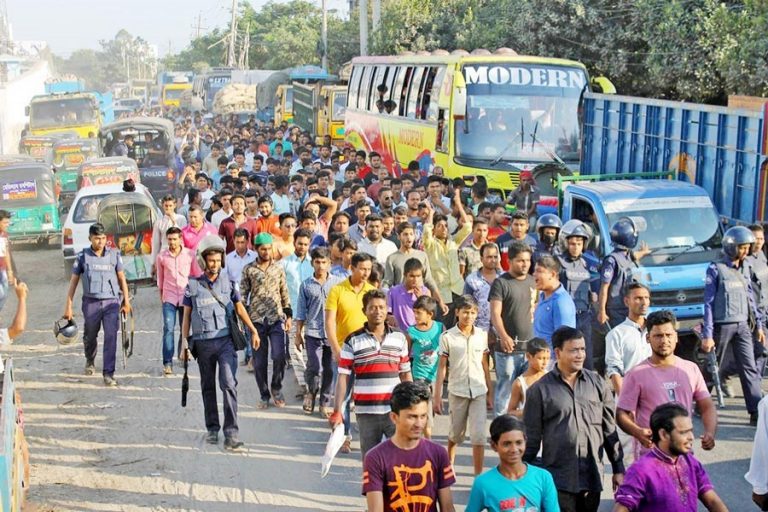 Brahamanbaria Awami Leagueの派閥の活動家はダッカ – シレットのハイウェイをブロックした