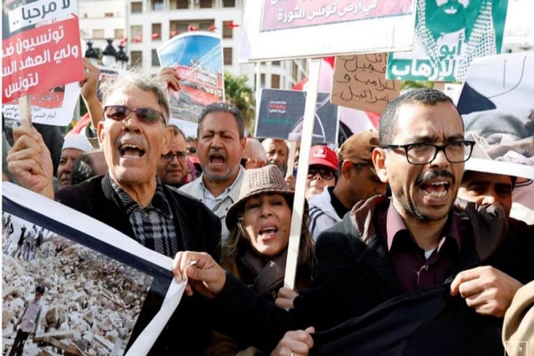 サルマンの訪問に対するチュニジアの何百人もの抗議