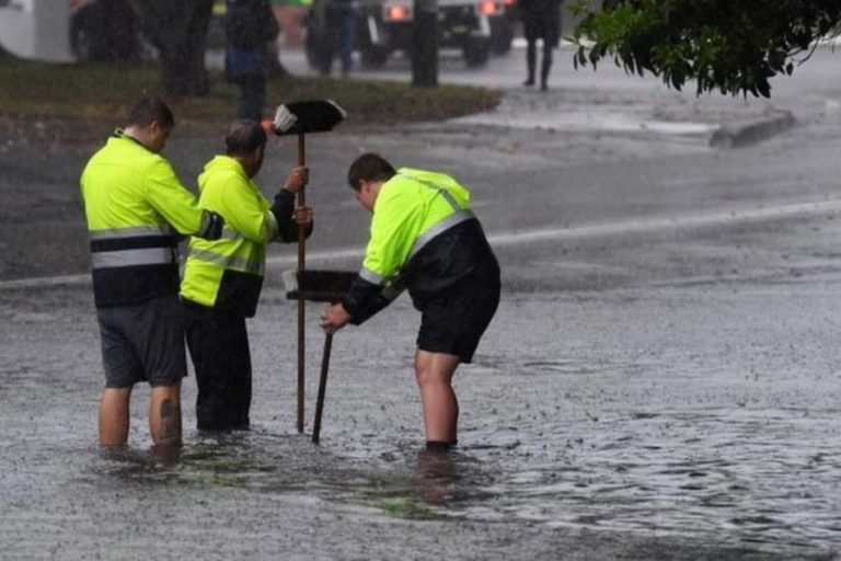 シドニーはわずか2時間で1ヶ月の降雨量を得る
