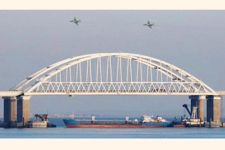 アゾフ海では、プーチン大統領は致命的なウクライナ戦を演じる