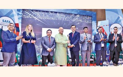 財務大臣、「ICMAB Best Corporate Awards 2017」をSelim RF Hussainに引き渡す