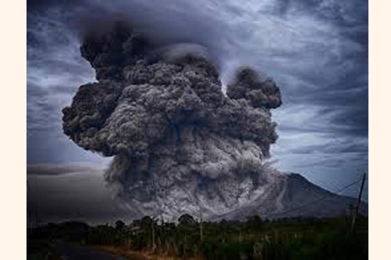 インドネシアのバリ島火山噴火