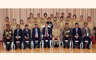 トップ女性警察官とMd Abdul Hamid大統領